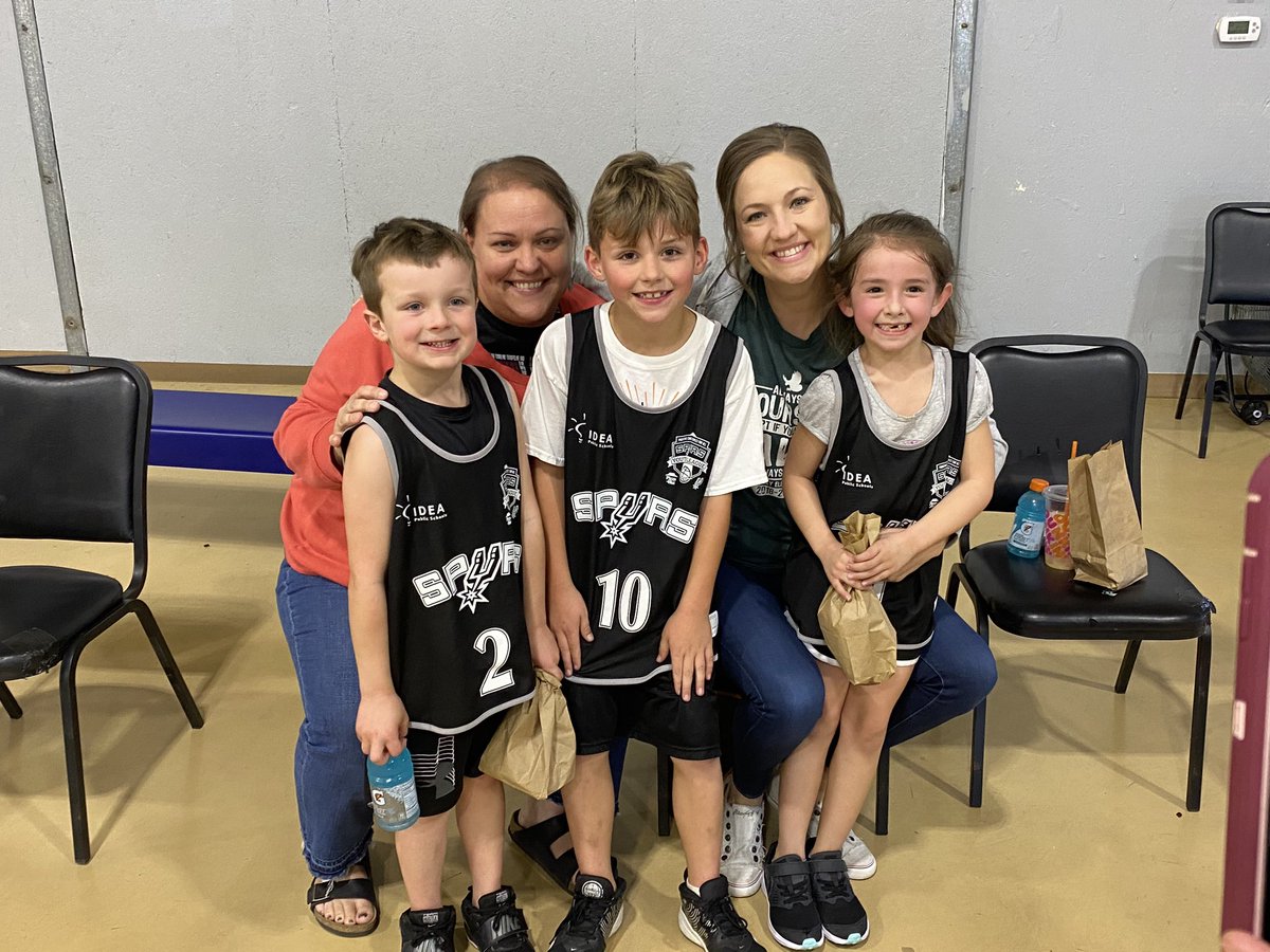 comalvannatta's tweet photo. When you and @MrsHallCISD plan to go to one basketball game at 9:00 and end up staying until noon because more of your students were playing! We loved watching these little ones (and others not pictured) play their little hearts out!! Go HAWKS! #mvestribe #tinytribe #basketball https://t.co/RD2xnTyZjO