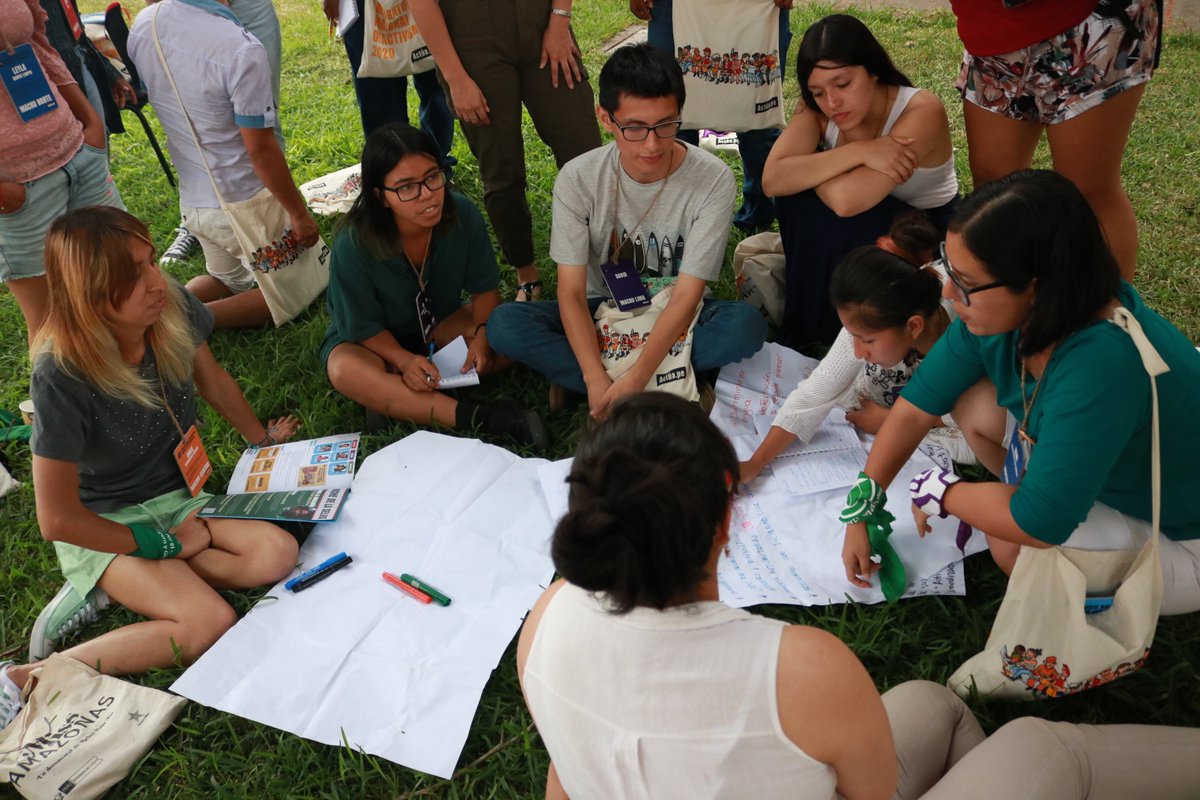 Actua_Pe's tweet photo. Jóvenes activistas reflexionan sobre el empleo digno en los ejes económico, ambiental y de género junto a Enrique Fernández, Francis Gama, Cecilia Chipana, @chabelita2020 e Isabel López y elaboran propuestas para la acción #LabNacional2020 #ActúaPe https://t.co/n1TBeYoqg4