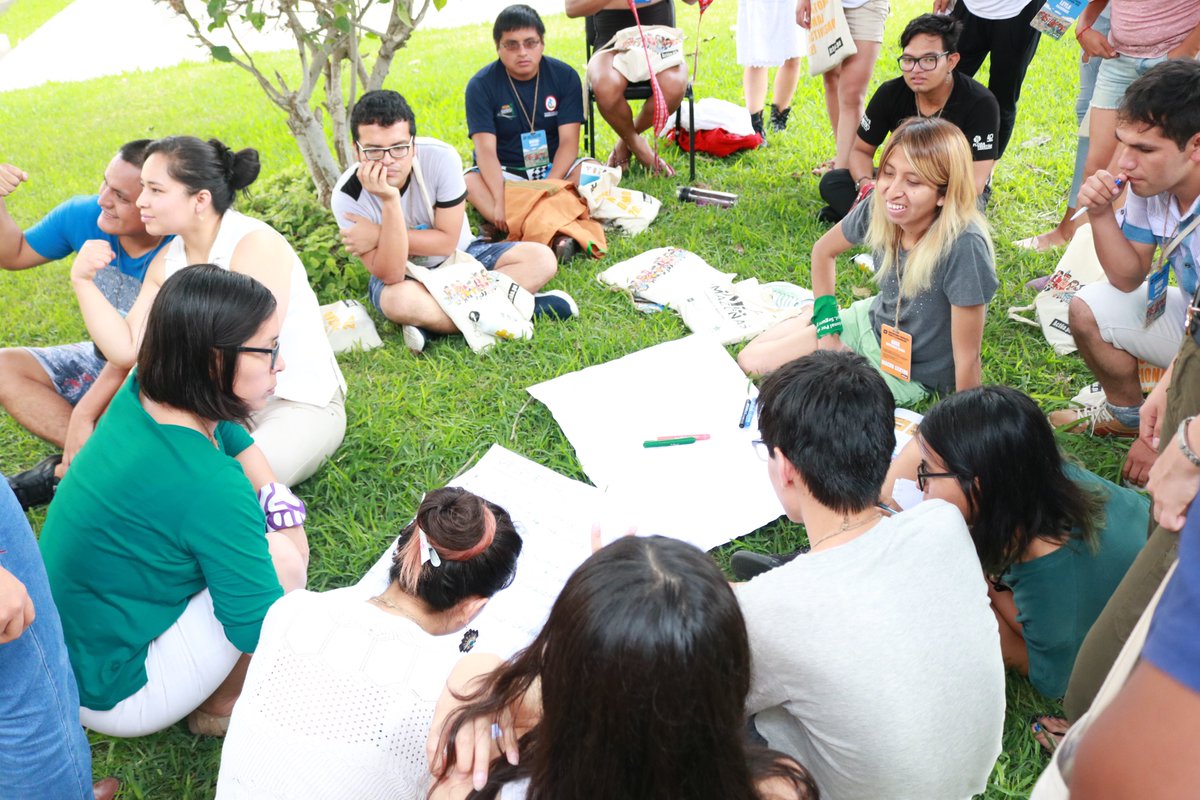 Actua_Pe's tweet photo. Jóvenes activistas reflexionan sobre el empleo digno en los ejes económico, ambiental y de género junto a Enrique Fernández, Francis Gama, Cecilia Chipana, @chabelita2020 e Isabel López y elaboran propuestas para la acción #LabNacional2020 #ActúaPe https://t.co/n1TBeYoqg4