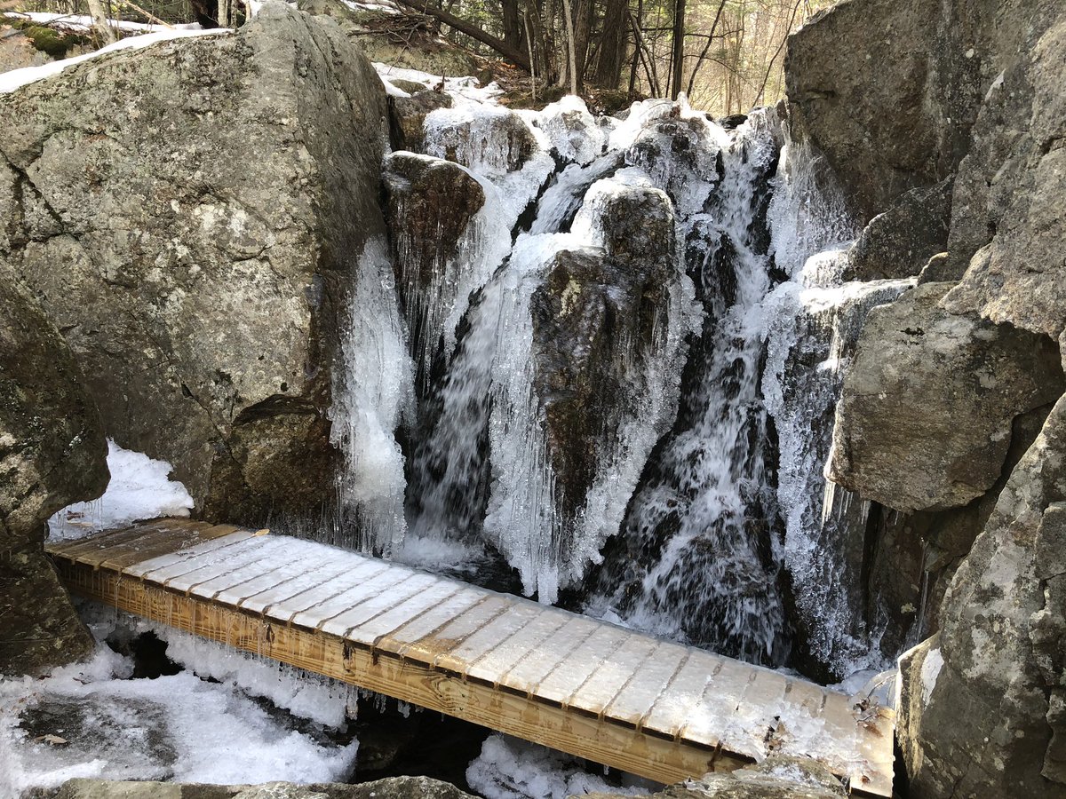 MarcHurBoston's tweet photo. Yeah, this hike was pretty cool. #packmonadnock #nh @AMCLocalWalks https://t.co/otckjc3QwF