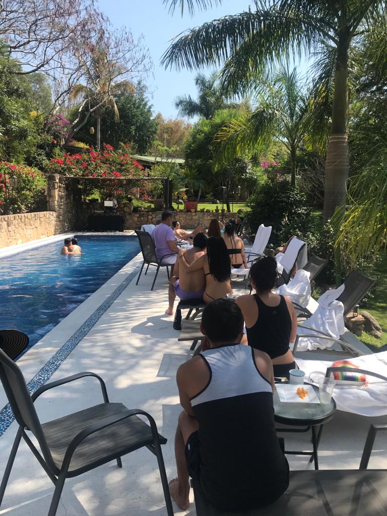 ElPistacheMex's tweet photo. Empezando la fiesta del aniversario número 11 de @ElPistacheMex 🌵

POOL PARTY !!!🌊🌞👏🏽 https://t.co/xZ9Ju6GaRQ