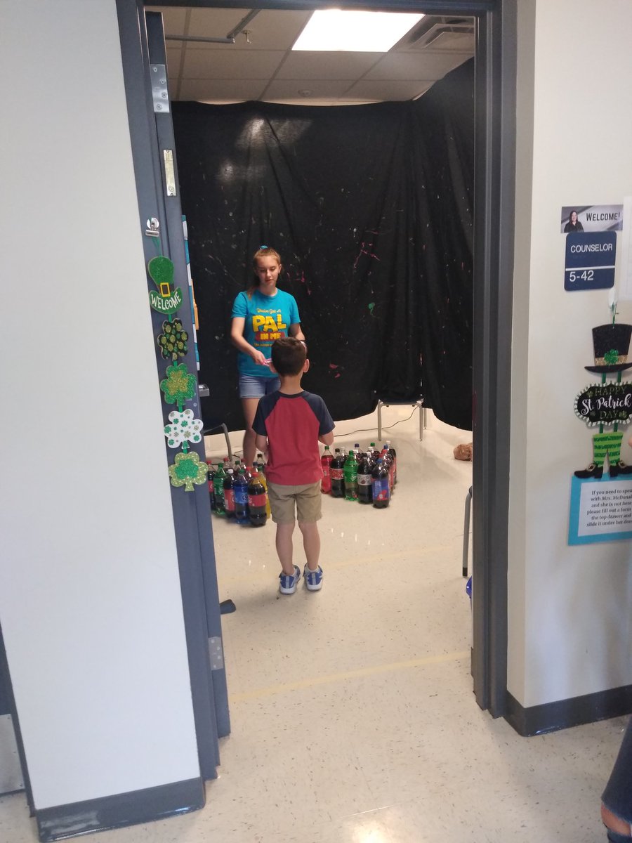 LJIPALS's tweet photo. Volunteering at @APBeutelElem for Bluebonnet Festival!! https://t.co/q4ho2UEQFC
