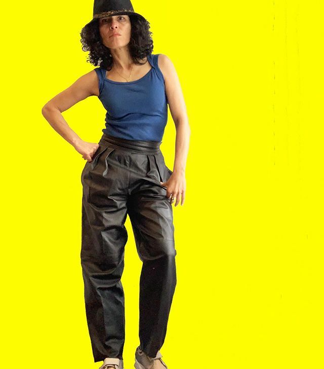lalisimoneinc's tweet photo. 80s Slouchy leather pants + feathery fedora 
#chartreuse #vintageshop #shopvintage https://t.co/MSnRE1beA0 https://t.co/Afb73eD2go