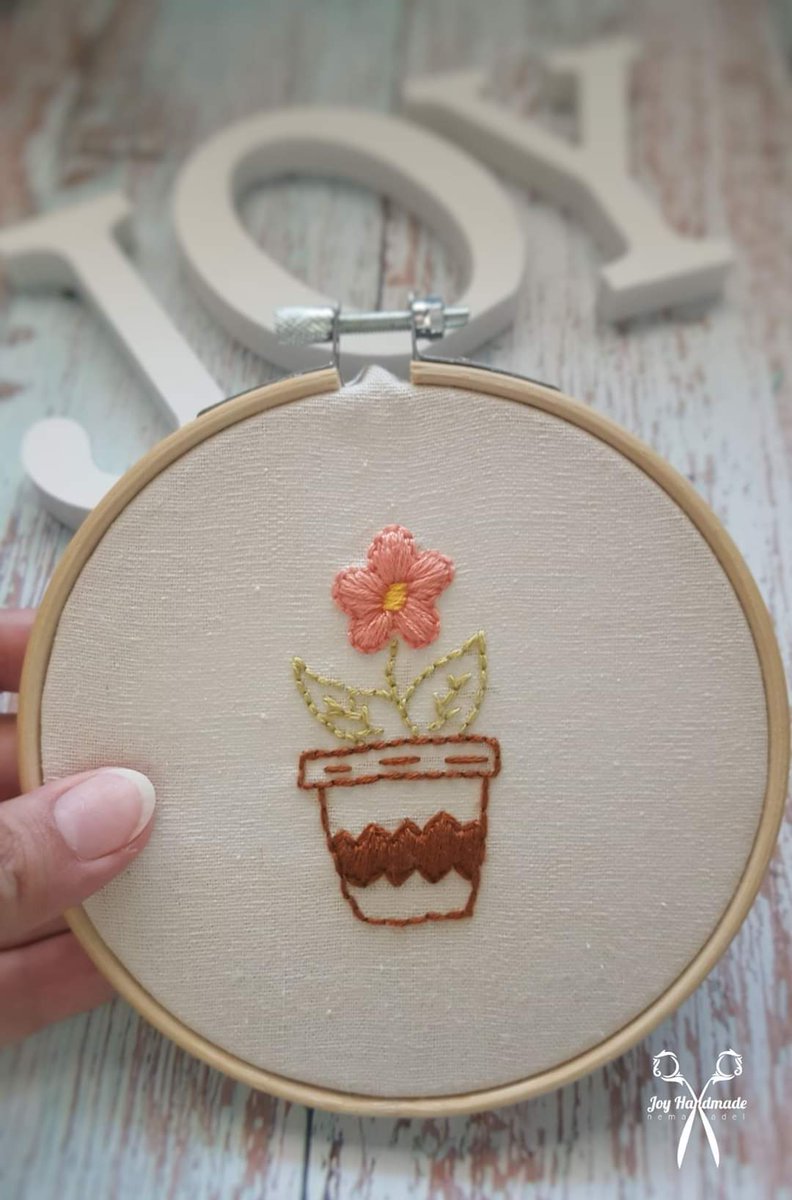 adelnermeen100's tweet photo. ❤ cute ❤
Home decor 🌷
For order send me dm 📩
#تطريز #embroidery #embroideryart #hoopart #hoopdesign #handmade #crafts #flowers #decor #dmcembroidery #dmcdesign #floral #love #happiness #gift #handstitches #hoopartwork #portrait #photoshoot #joyhandmade22 #bynemaadel https://t.co/nocWAL7WxE