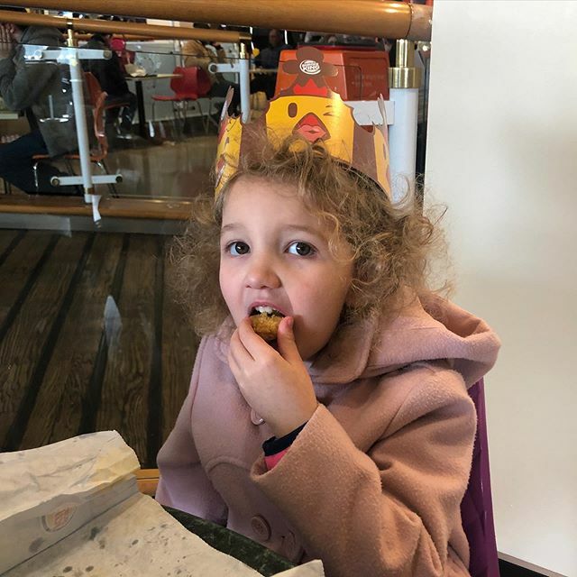 sparkly_mummy's tweet image. All hail the Queen of Burger King ! ift.tt/2Vu9BUh