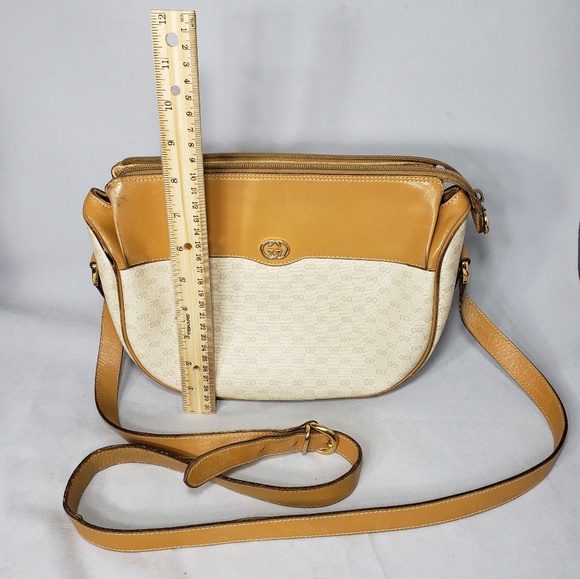 Assata786's tweet photo. So good I had to share! Check out all the items I'm loving on @Poshmarkapp from @VintageGucci1 #poshmark #fashion #style #shopmycloset #gucci: https://t.co/HRsrzNrEnp https://t.co/qfsDqI3UBc