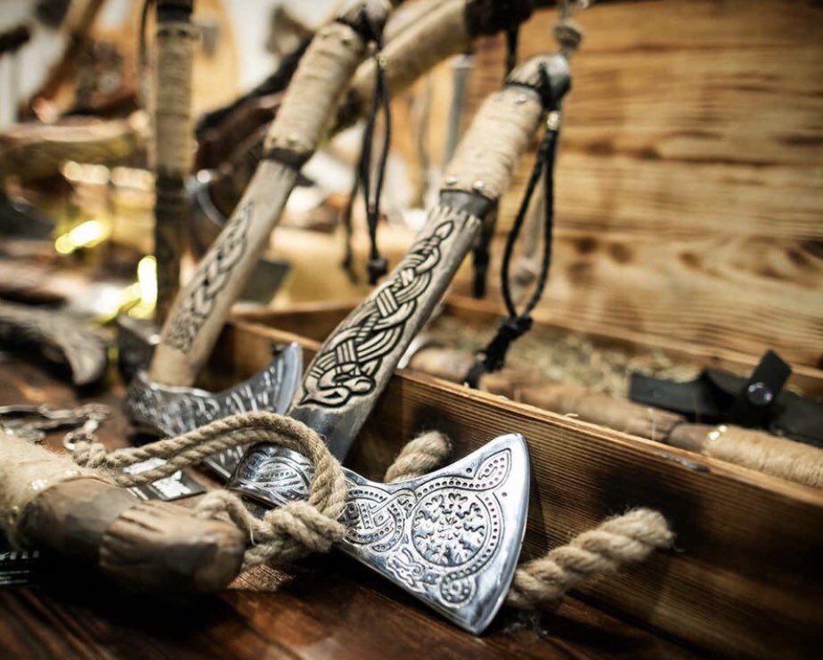 Aegishjalmr Axe 🔥

>> Viking-Styles.com <<