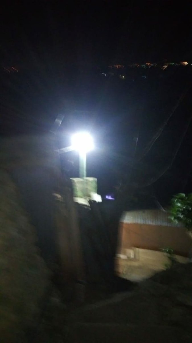 jr_cosma's tweet photo. Haciendo entrega de lámparas en el sector las cañitas y Simón Bolívar, cumpliendo con nuestra Promesa de campaña.
lograr que la Circunscripción 3 del DN  este alumbrada desde el callejon más pequeño hasta la más grande avenidas es una de nuestras propuestas.

#PorUnMejorDistrito https://t.co/zpdzNk2gKL