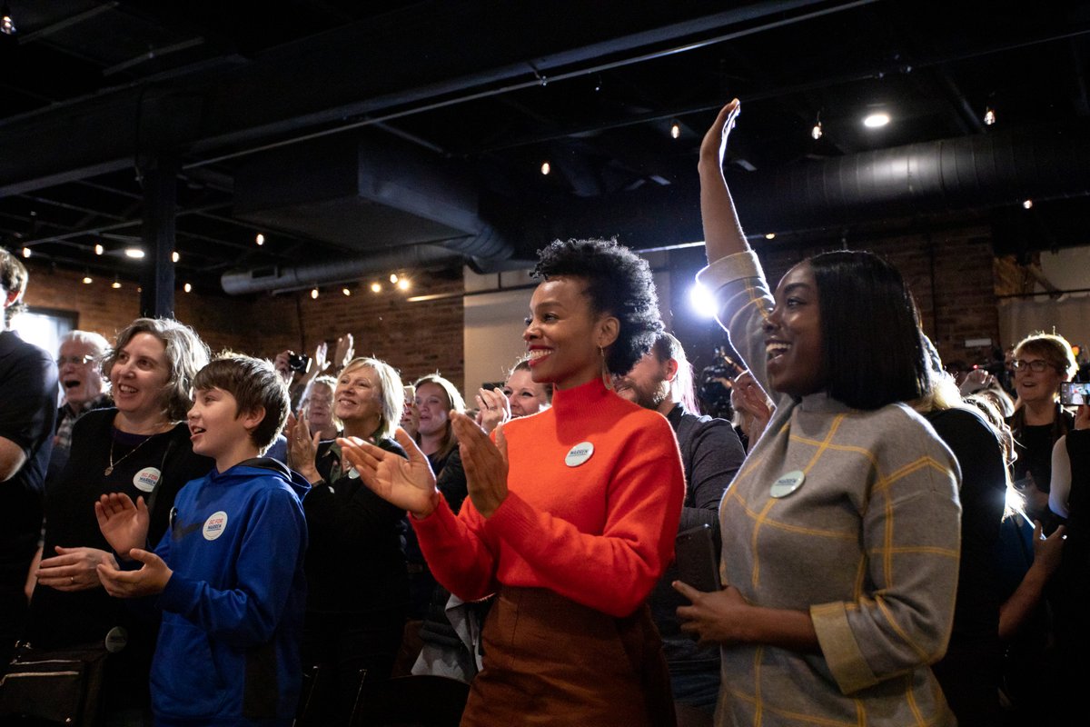 Anika Noni Rose cheers for Elizabeth Warren.