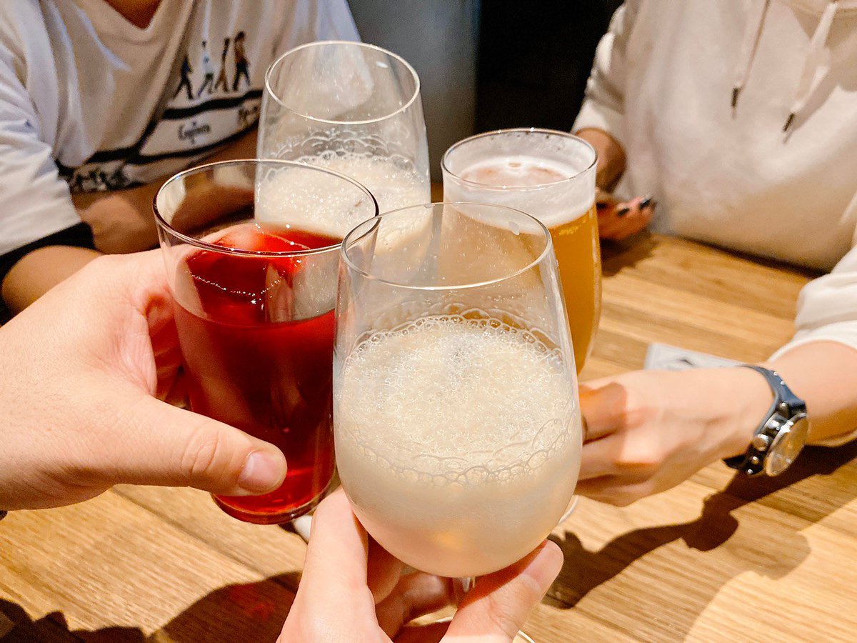 1005Nakahara's tweet photo. 今日は仕事なので、泣く泣く決起酒会の二次会に残るメンバーと別れを告げて帰宅中に素敵なお店を発見✨
「あしおと」って名前に惹かれて入ったら美味しいスイーツとお酒のBAR🎶
短時間だったので今度はゆっくり時間のある時に電車で来たい🌸
#ASHIOTO
#SWEETBAR
#クレープシュゼット
#三宮駅 https://t.co/FI1vz6mtmq