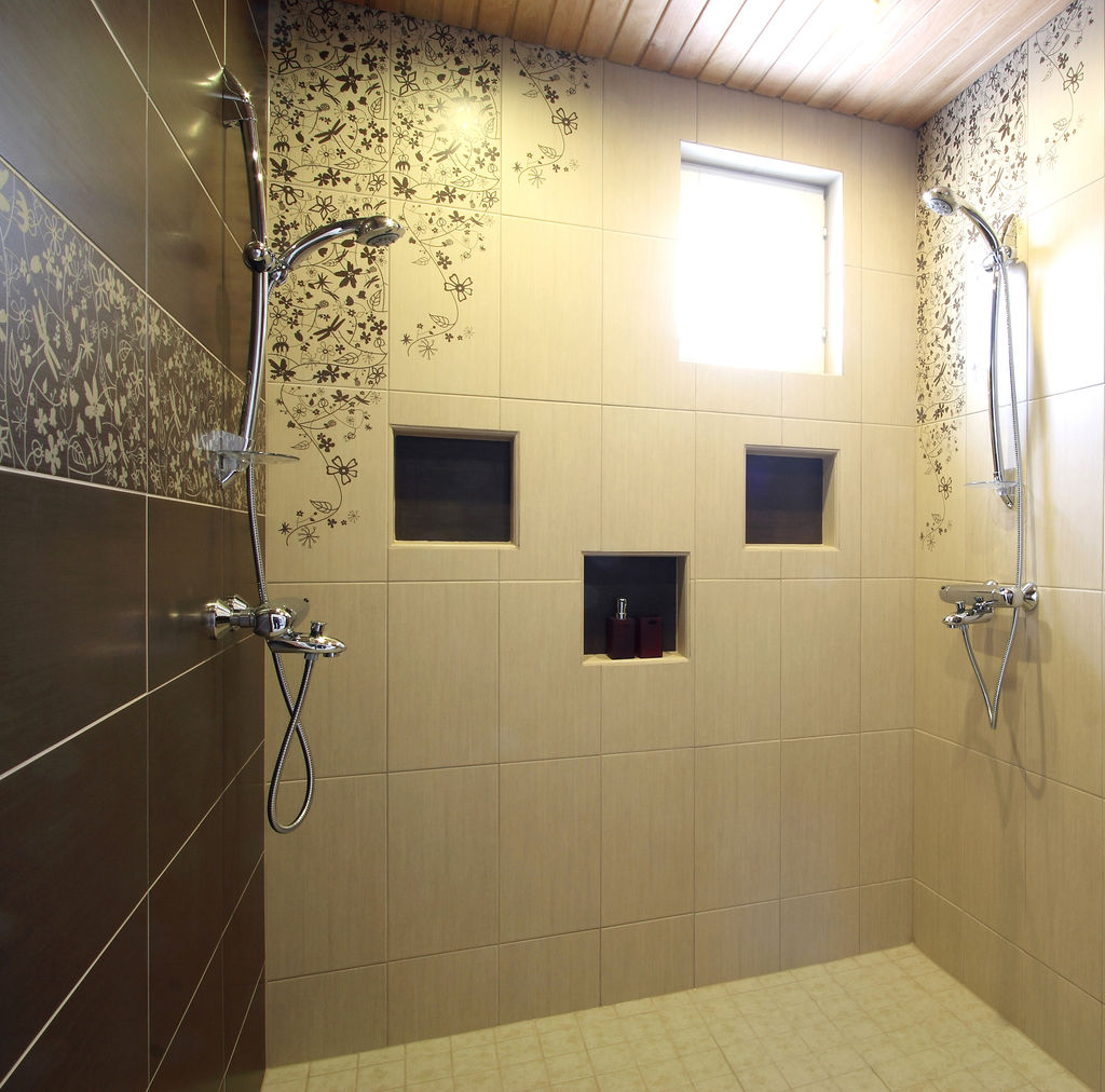 NinaThornsburg's tweet photo. Do you like the design on the walls of this shower? It would be interesting to know how permanent the design is. My taste must be boring. I love classic subway tile!

#callNina #NorthwestKnowledge #SeattleRealEstate https://t.co/kl536IonWA https://t.co/XLbJBgT68O