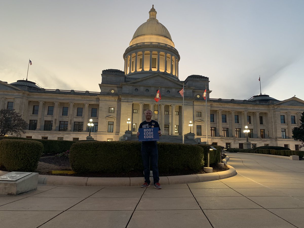 wesjensen86's tweet image. Spreading some @PeteButtigieg love at the Arkansas state capitol. #Pete2020 #BootEdgeEdge #winTheEra #PeteForAmerica