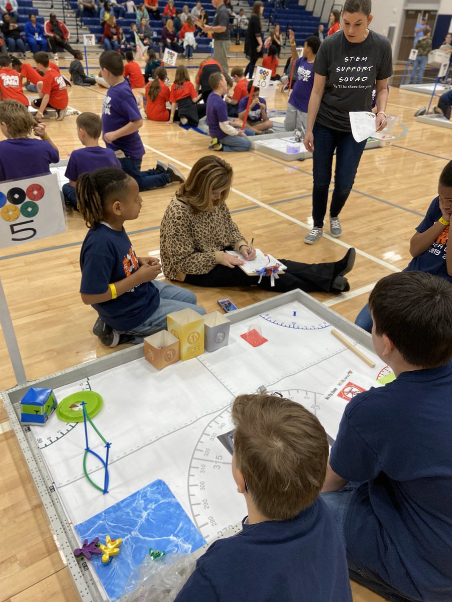 jadirabernal's tweet image. The #HEROrobotics competition was amazing! Loved all the cool activities available for students to do between competition rounds! 🏆🤖