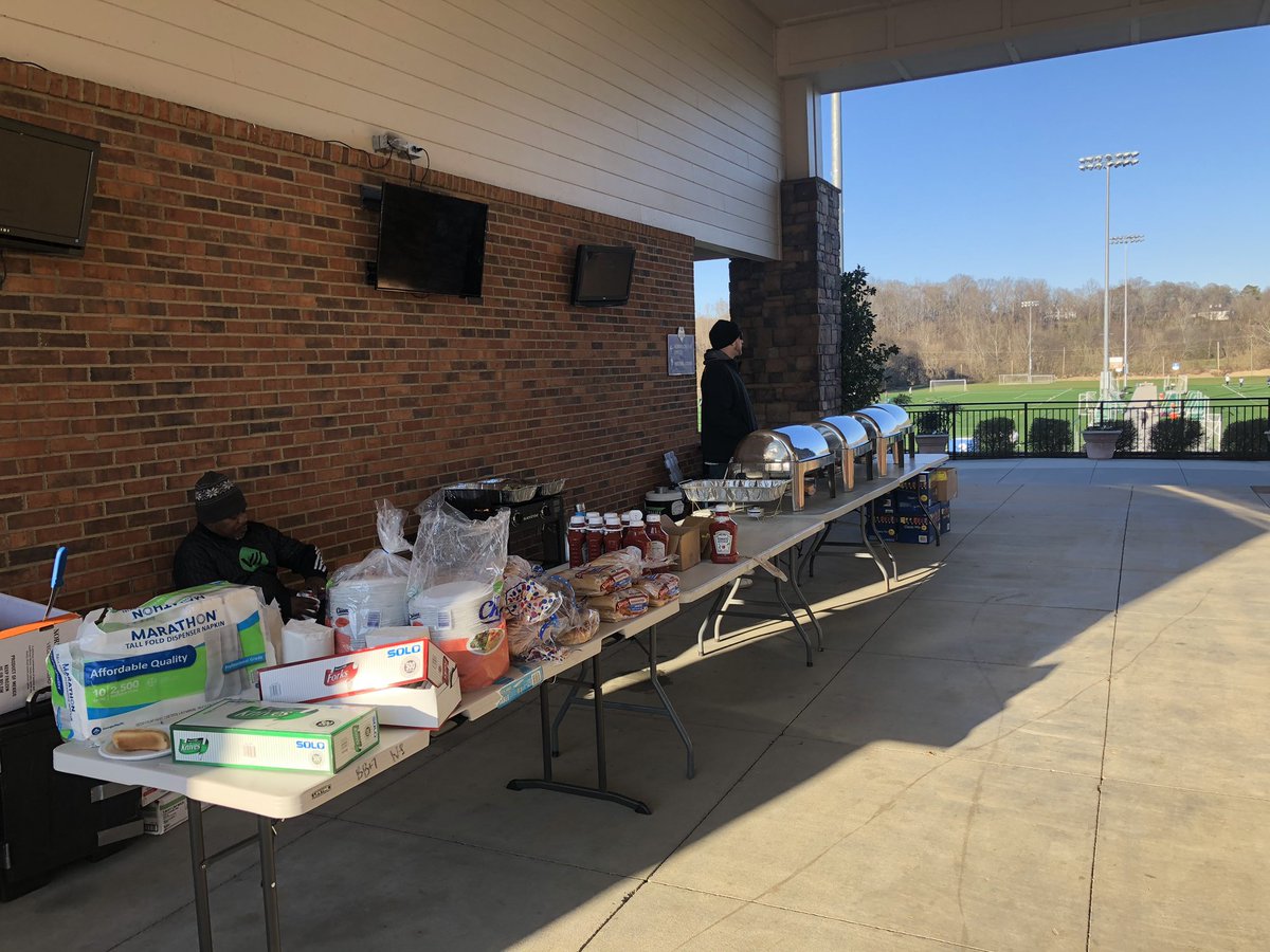 Don’t forget the FREE COOKOUT for all players and fans during the Saturday Showcase game!
Come n get it!!