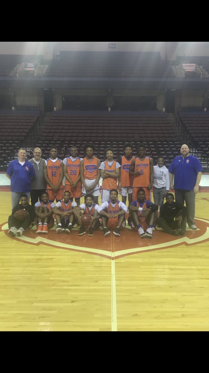 coachwilson32's tweet photo. Getting up some shots @LandersCenter before our big game tonight @WeAreChargers @MemphisHustle https://t.co/WaWlj8i6ke