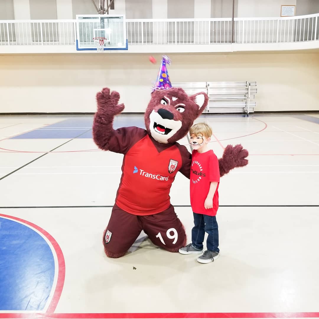 Today I surprised my biggest fan, 5 y.o. Hayden. Happy birthday Hayden‼ I had so much fun at your <a href="/ChattRedWolves/">Chattanooga Red Wolves SC</a> birthday party. ⚽️
.
#RustyTheRedWolf #RedWolvesSC #chattanoogaredwolvessc #wearereddy #WeAreOne #mascotlife #mascot #happybirthday