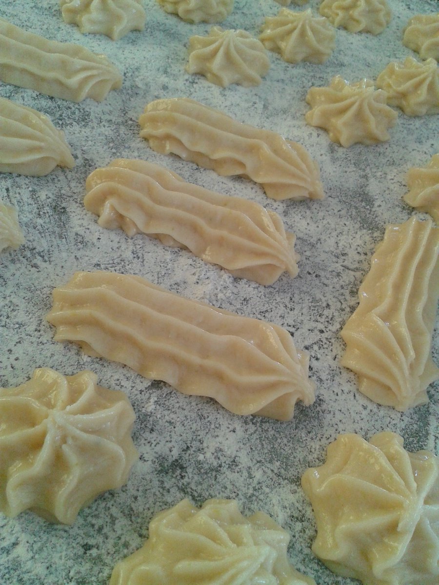 nuecesitav's tweet photo. #Galletas estilo #pastaseca pero de #QuesoRicotta ¿Y como es eso? Bueno... usé queso ricotta en vez de mantequilla y quedaron espectacularmente deliciosas. Al final me decidí a ponerles un glaseado de #Naranja con #Nuezmoscada. Sencillamente D I V I N A S. 🤤🍪 https://t.co/xakuYhWQrG