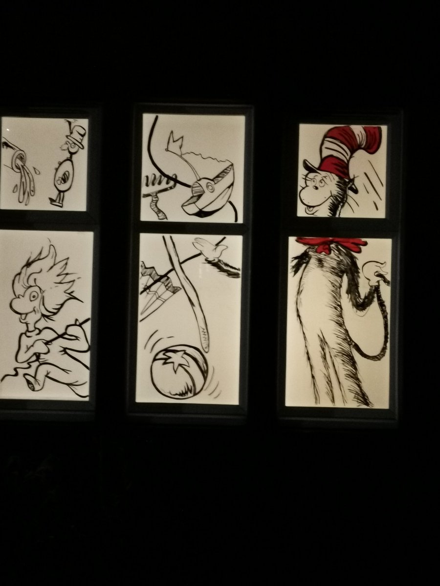 Madge_esty's tweet photo. A dreich night brightened up by some fabulous windows! #bungowindows #Strathbungo #windowwanderland 💧☔ https://t.co/TTdPvamPZP