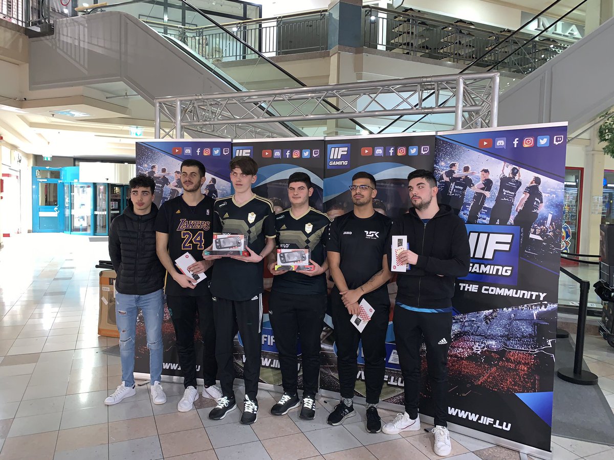 VaceEsports's tweet photo. Mer beleeën dei 3. Plaz beim TOPAZE FIFA 20 TEAM CUP!💪🏼
Den @LuXKevin03 an den @xTiago97 bezwengen LuxKingsFC am Match um dei 3. Plaz.

D‘Jongen vun EUS setzen sech an der Finall géint den @DiogoSantos26PN an den @Ciscinho27 duerch an sécheren sech seumat dei éischt Plaz!🏆 https://t.co/wE3G3LtQgc