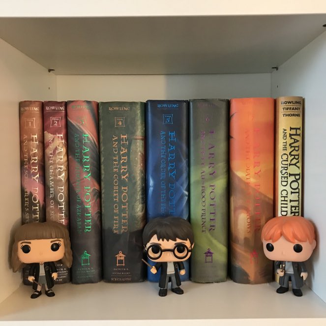 HPotterUniverse's tweet image. There is nothing more beautiful than a bookshelf full of #HarryPotter books.
