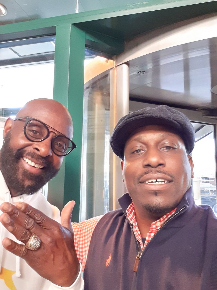 bayoucitypreps's tweet photo. BCP hanging with the best football player to play the game Jerry Rice! @HBCUFBNews @49ers @NFL @NFLNetworkAGS #HBCUBOUND #SWACBOUND #MISSVALLEY #49ERSNATION #NFLBOUND #NFLHALLOFFAMEBOUND #BESTHANDS #BESTPLAYER #BCPKNOWS https://t.co/3F8sNbeKtU