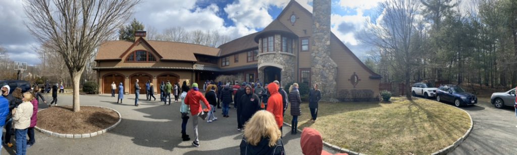 AndrewSWolfe's tweet image. I just left @davidortiz estate sale in Weston, MA. I bought a few things but actually it was just an honor to step inside one of my hero’s homes! Thanks Big Papi for the opportunity to make some more great Red Sox memories! #BostonStrong #RedSoxNation