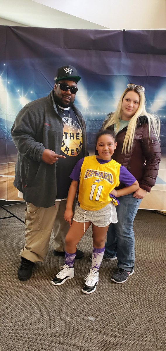 8trezzy74's tweet photo. @DerekGains @myfabolouslife @stephenasmith @KingJames @upwardsports #mambaoutbutnotforgotten @Lakers @espn @ESPNNBA @SHAQ @mcuban she asked on her own to wear #2 #24 for her last game of the season so as a basketball fan and of #kobe so dad had to make it possible https://t.co/oTJBdrJcvV