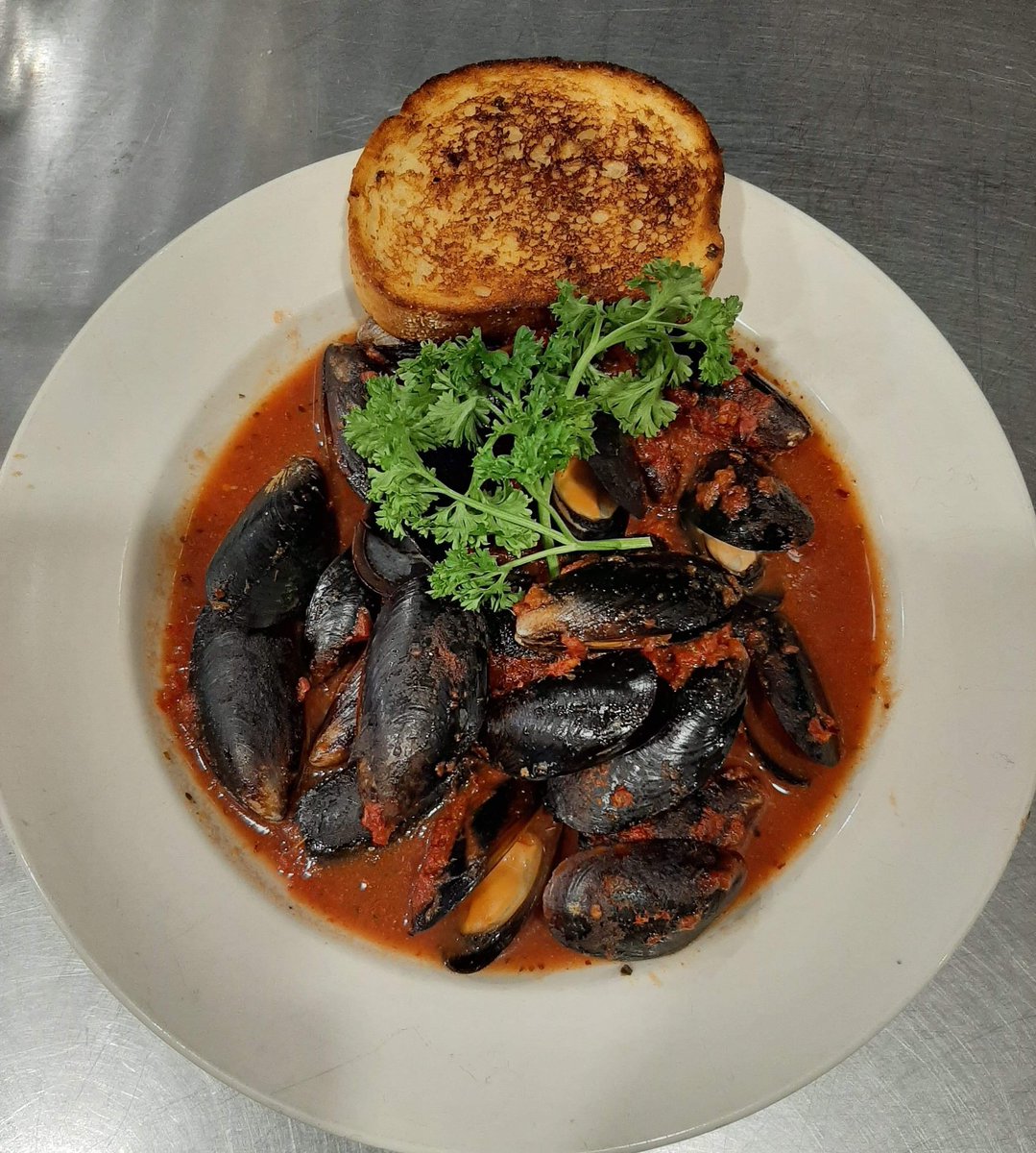 eatbhop's tweet photo. Mussels Fra Diablo! Come give it a try!! We are working on a butter garlic option as well. Has a nice bite to it and very tasty! :) https://t.co/PGiqBIUcWB