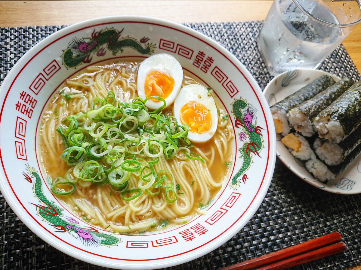 おおまめとまめ トーストレシピ V Twitter おはようございます ラーメン ツナとたまごの細巻き寿司 っ W C 細巻きすごく難しい 具が端によっちゃった ハハ おうちごはん お昼ごはん ラーメン 細巻き 巻き寿司 料理好きな人と繋がりたい
