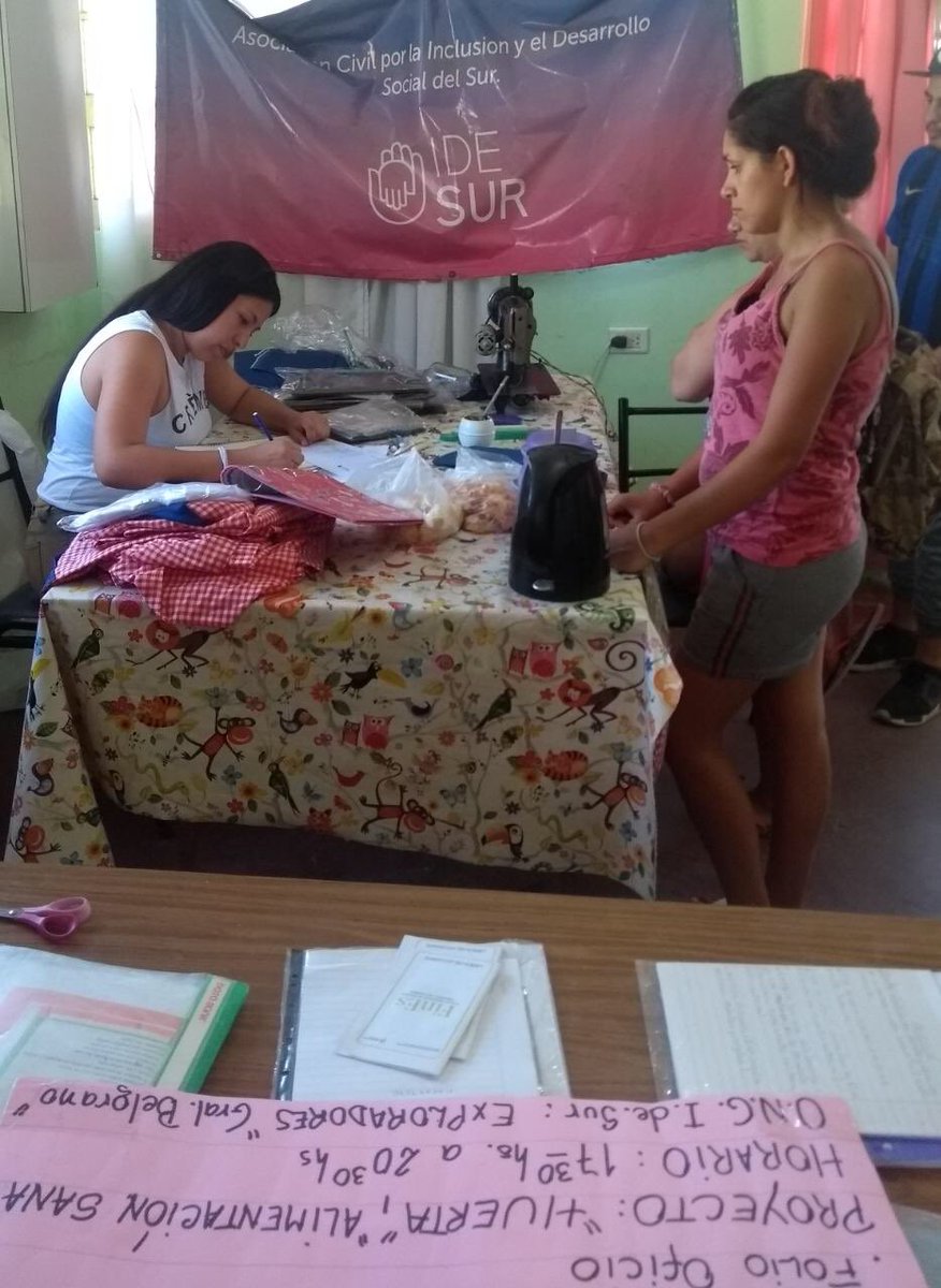 En Monte Chingolo la ONG #Idesur entregó kits escolares y guardapolvos para chicos de primaria y secundaria de <a href="/lanusmunicipio/">Lanús Gobierno</a> . Felicitaciones por el compromiso de siempre!!!