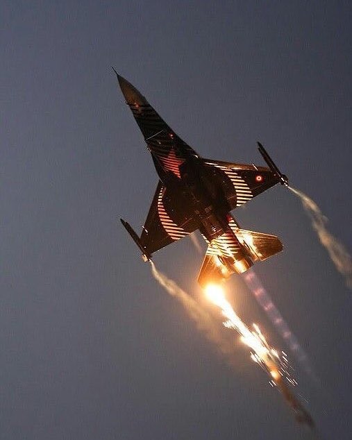 Vur şanlı silahınla gönül mülkü düzelsin
Sen öldürüyorken de vururken de güzelsin 🇹🇷  #Bismillah Türk F-16