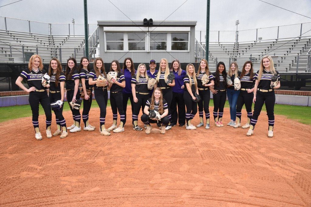 MHSbearsoftball's tweet photo. Great weekend for the Varsity team as we went 3-1 on the weekend at the Spring Branch ISD Tournament. #1%bettereveryday #keepmovingforward #cantstopwontstop#proudcoaches #bearssoftball https://t.co/qzyqASr7ET