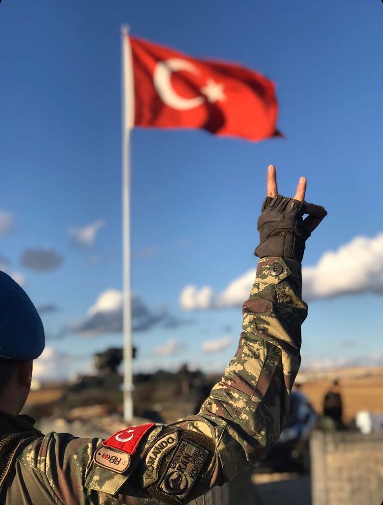 Ben Türk'üm. Orta Asya'da türeyen, Anadolu'da büyüyen, Avrupa içlerine yürüyen Türk'üm !
 #Bismillah