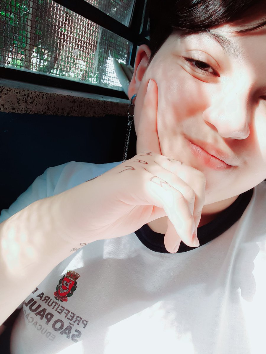 JESUSFAVZ's tweet photo. E vamos de stream doente KKKKK bebam água e se protejam, não acabem como eu: gripada. Tenham um bom dia e STREAM MAP OF THE SOUL: 7 💜
@CASAWINGS_BR
#BANGWARTSelcaday #CASAWINGS @BTS_twt https://t.co/KG1p5ZgVLi