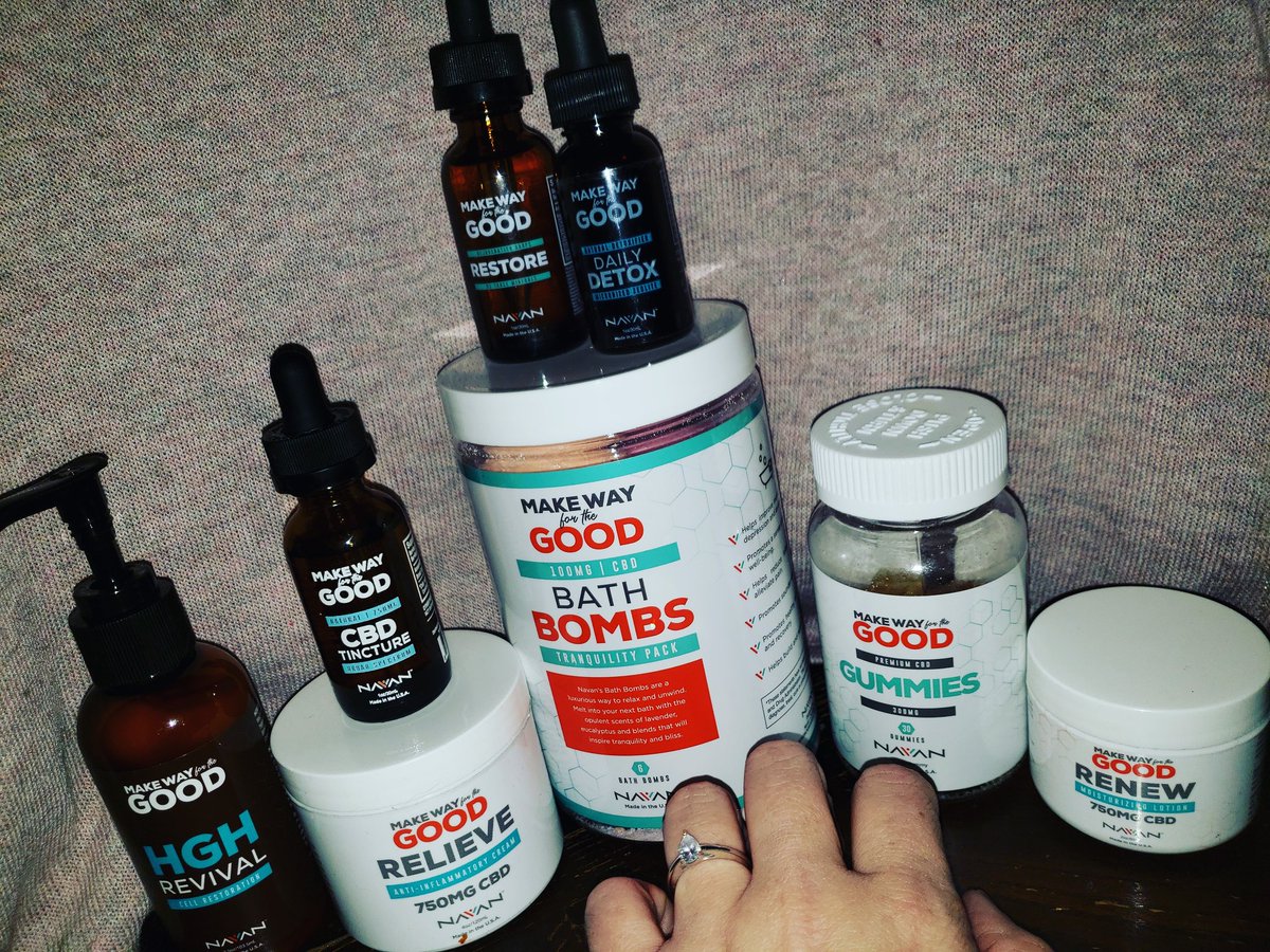 RenataCarson's tweet image. My nightly routine has become so much easier, our lineup may be small but it is SOOOOO worth it!!!

If there were ever a time to join it would be tonight. I am so excited to be part of your next chapter to helping while healing. 

#CBD #LetsDoThisTonight #MessageMeNow