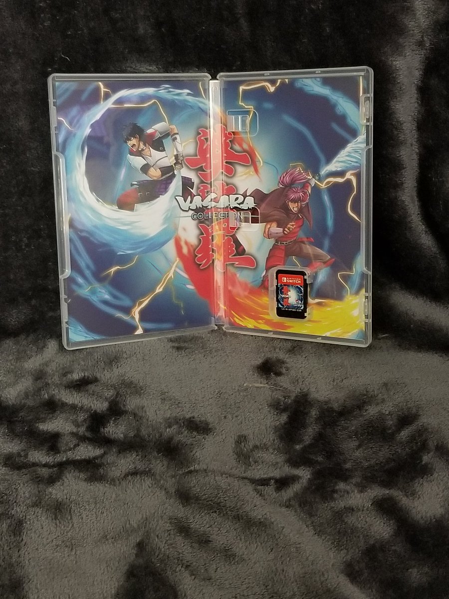 DragonMstrAlex's tweet photo. Switch physical 292 is Vasara Collection from @qubytegames. Love the inlay art 😍😍😍 Also picked it up for Vita. Thank you @RealStrictlyLTD! Also thank you for the acrylic plate cards!#SwitchCorps #Switchruary #VitaIsland https://t.co/gKHsRtSaF7