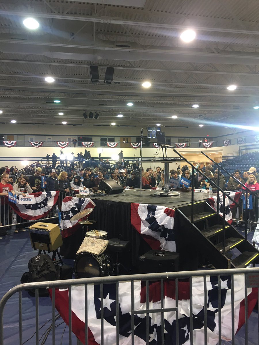 stephenmilesDP's tweet photo. Super excited we got picked to stand behind Bernie on stage. #Vabeach #BernieInVA #Bernie2020 🙌🏼🙌🏼🙌🏼🙌🏼🙌🏼🙌🏼🙌🏼🙌🏼🙌🏼🙌🏼🙌🏼🙌🏼🙌🏼🙌🏼🙌🏼#NotMeUs https://t.co/yDnjZiirxp