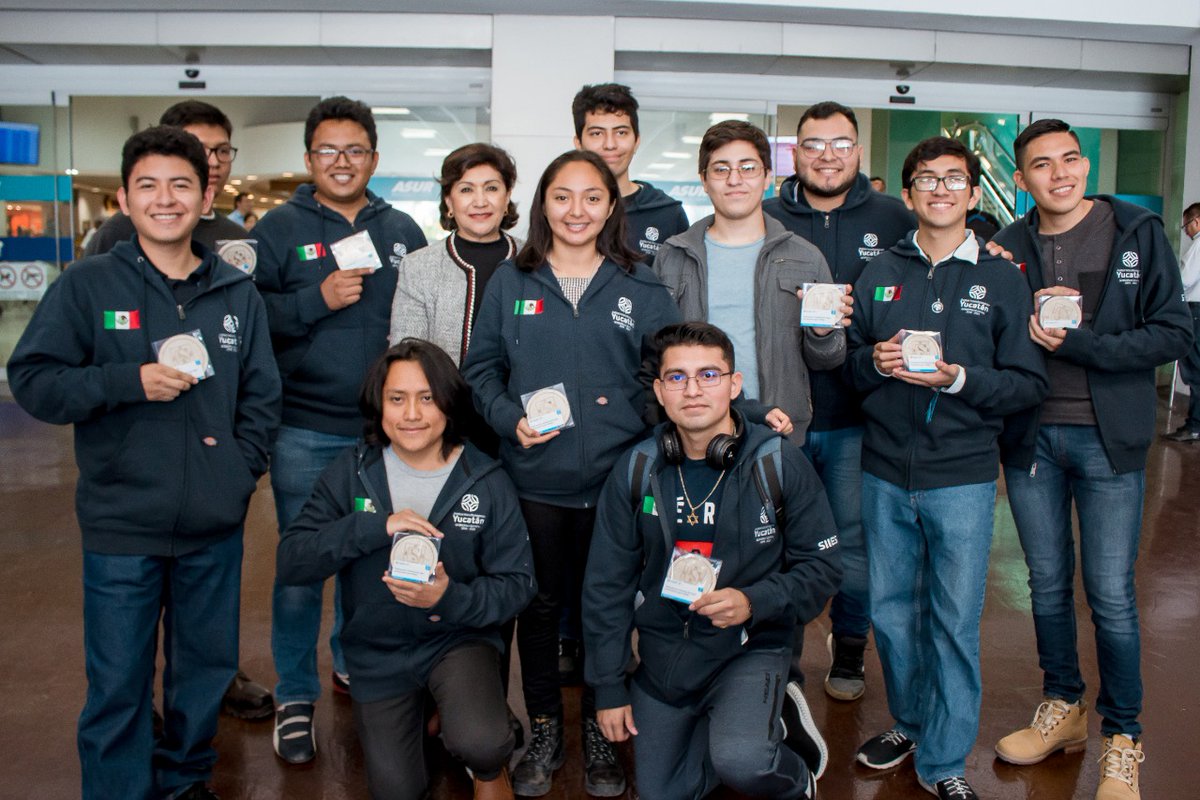 cienciayuc's tweet photo. Continuando con el apoyo a las y los estudiantes impulsado por el Gobernador @MauVila, despedimos a la delegación yucateca conformada por 11 jóvenes de universidades e institutos tecnológicos del interior del Estado, que viajarán para hacer una estancia en Reino Unido. #SIIES https://t.co/GJKgGeXzv4