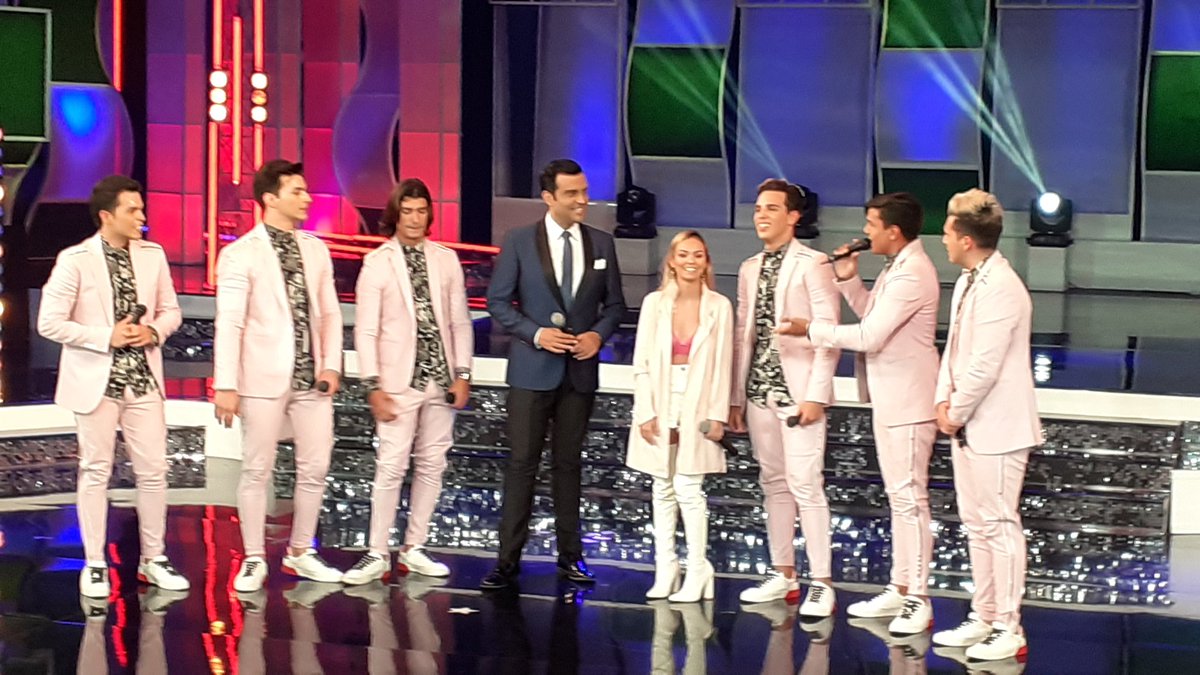 Lleragonzalez's tweet photo. Mil gracias a @venevision @sssvenevision @elencuentro_oficial por apoyar a nuestro talento @Maleh_official extrairdinario Ft. #BesosYBendiciones https://t.co/fNf12H8ECR