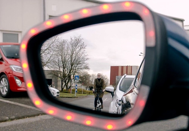 motoresapleno's tweet photo. #Ford creó #ExitWarning (#alertadesalida), una nueva #tecnología para evitar accidentes con #ciclistas. #motoresapleno #industria 
https://t.co/NmtpNr2ACI https://t.co/J2I2DOTYyN