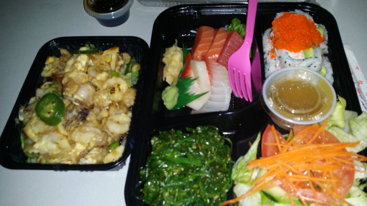 d00dl3NFT's tweet photo. I was gonna get a pizza coz Wizards won last night and we get 50% off Papa John's. But I can't finish a large pizza all by myself...
I decided on Sashimi Bento box instead with crispy calamari #Raw #SemiCooked #BestOfBothWorlds https://t.co/fmieGfbyBM