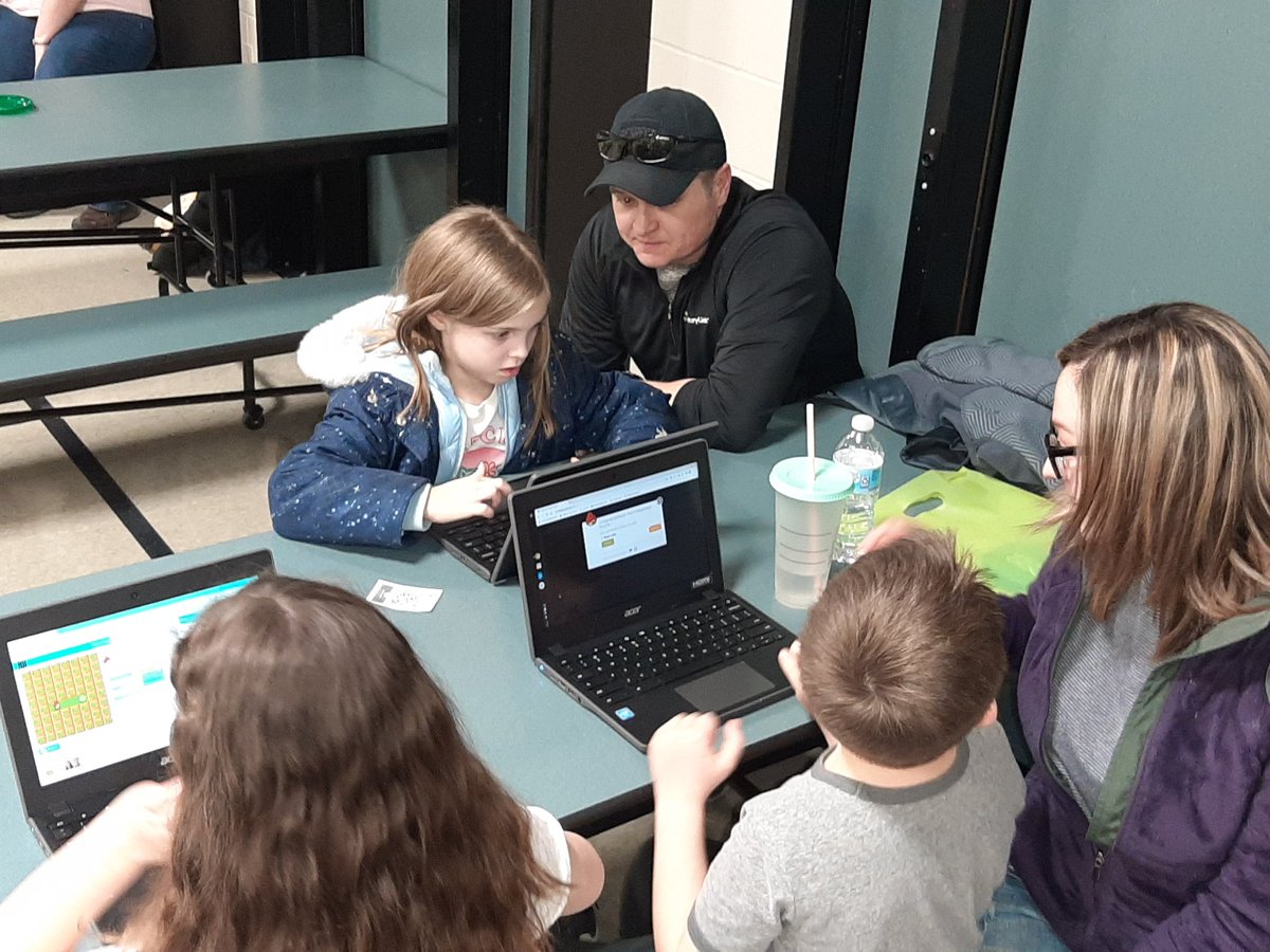 thamilton3456's tweet photo. Family Coding Night was a huge success at L&C!! @dfringer @LewisClarkCB @dschoening @JudyGriffinAEA
#ExploringGreatnessTogether https://t.co/sg46dYaJq4