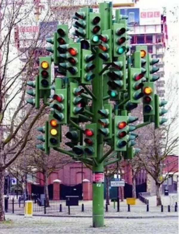 ChangingOutfits's tweet photo. #RejectedTrafficLaws

More traffic signals could only make things better. https://t.co/z3SoAax6sU