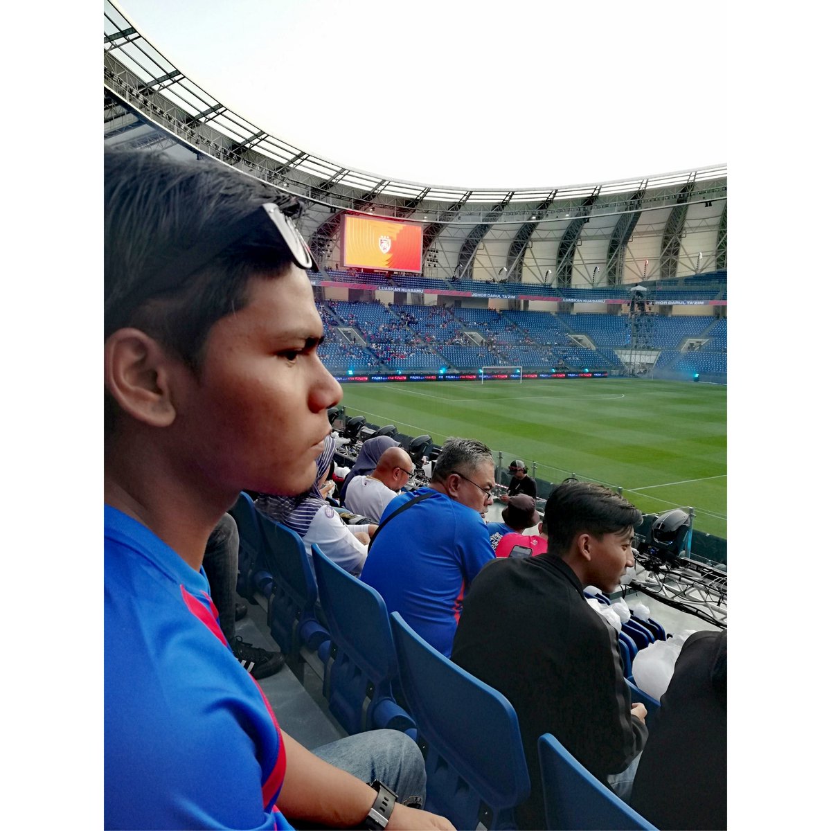 Littlearmeldaa's tweet photo. LUASKAN KUASAMU JOHOR DARUL TAKZIM ❤️💙 KEMENANGAN MILIK KITA ALE ALE ALE ALEE ..
#100luckyRoyalguests @OfficialJohor 🐅🐅 Hidup Harimau Selatan https://t.co/AUrrRApLhK