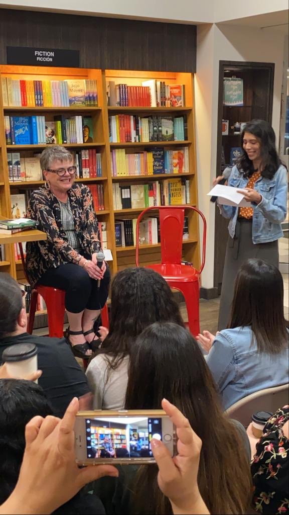 boricuareads's tweet image. A fantastic time at @TheBookmarkPR for @anndcardinal’s event! Thanks to everyone who turned up! Also thank u to my family who were there taking pictures of me and laughing at my jokes @teachervb @adamfmart @rafael10a and @adrii_deper @amparo_ortiz @ashymareads @gaby_burgos27 💕💕