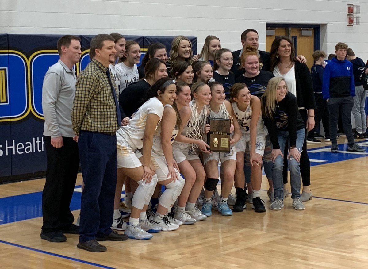 Derek_Noehren's tweet photo. A-5 champs with their hardware. https://t.co/Pd0MGFazeN