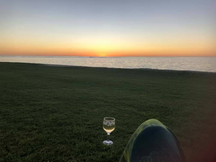 lancelin_lodge's tweet photo. My happy place 😍😍😍 #lancelin #australia #beachlife #sunset #wine #ocean #australiansummer #westernaustralia #lovewhereyoulive #relax #hostellife #lancelinlodge https://t.co/p8zHAsM1Rj