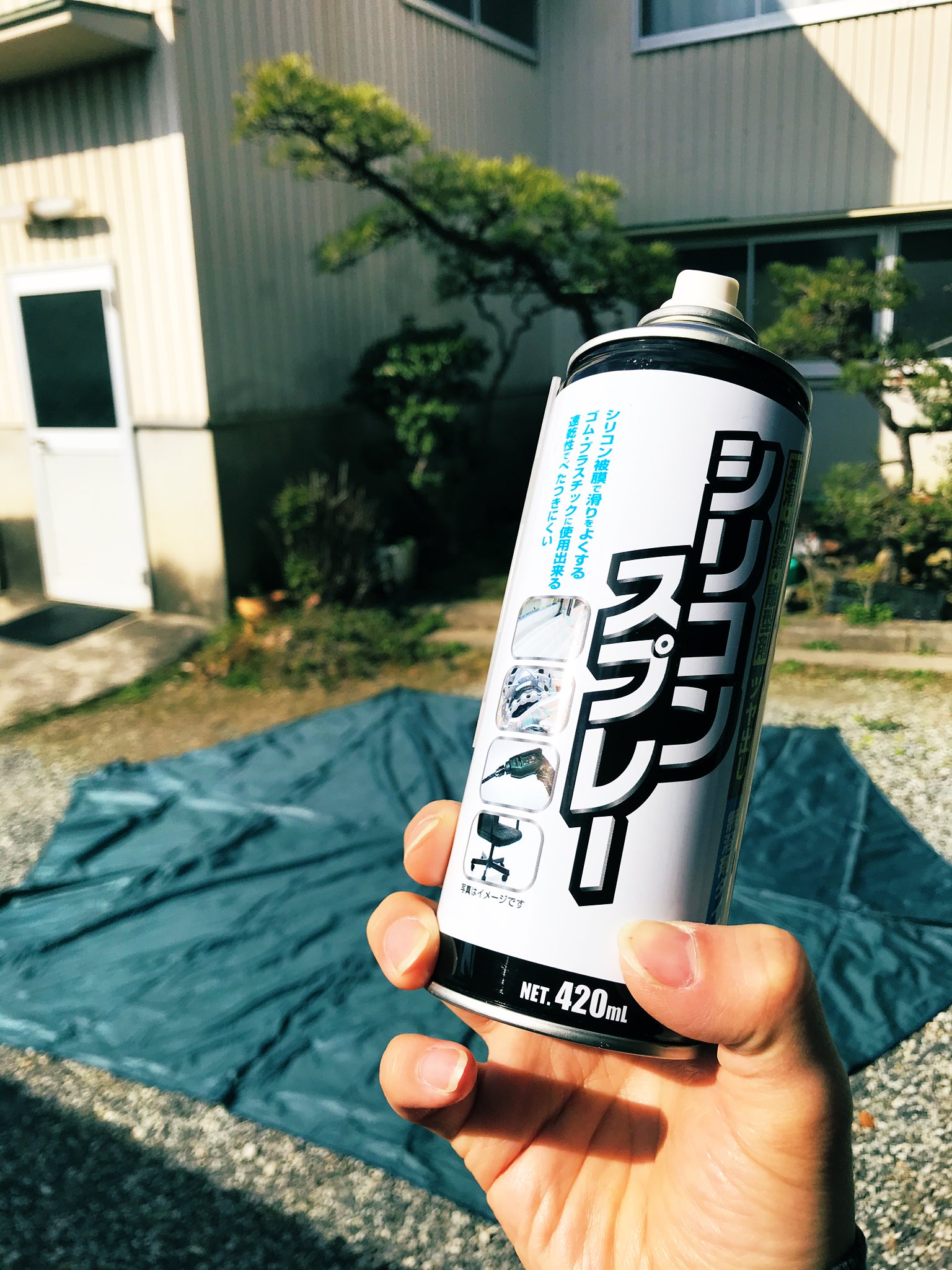Haru この連休でテントの修復作業 シリコンスプレーで加水分解によるベタベタを除去 T Co Ycrygvxugb Twitter