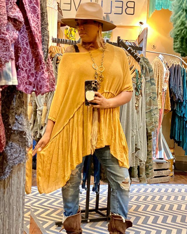 chunkyarmadillo's tweet photo. The Oversized Tunic top is IN STOCK!  Oversized looks can be fun, easy and comfortable all at the same time! ✌🏽❤️ https://t.co/ZprVSeL8u0 https://t.co/KW6gJUq3MX