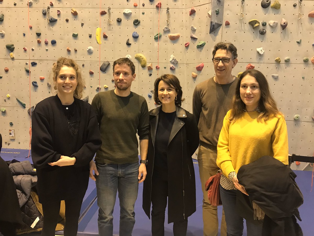dburkli's tweet photo. À #Paris9, nous sommes fières avec @aguillem1 d’accompagner et de soutenir des associations telles que Assure Odyssée, qui font vivre les valeurs du sport: le courage et la tolérance. Ce soir, avec la championne du monde de Handi-escalade Solenne Piret à la Nouvelle Athènes. https://t.co/zLi91j5Jcc
